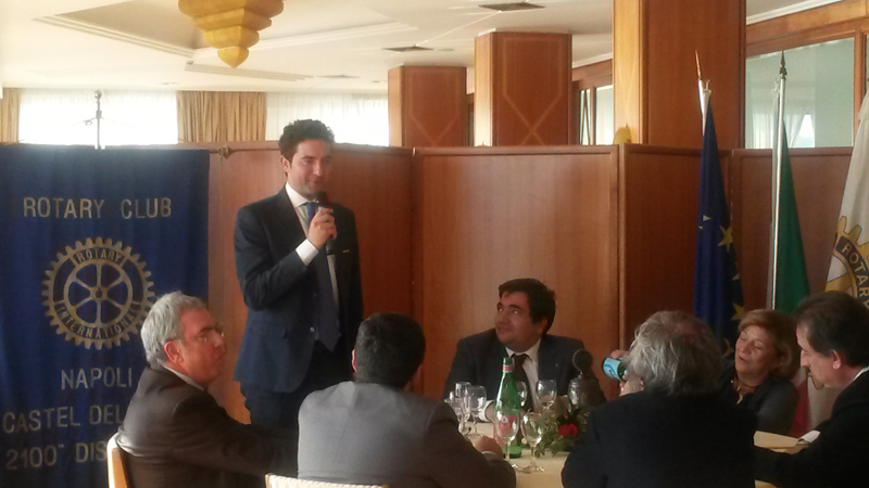 Incontro del Rotary Castel dell’Ovo con il socio Mario Schiano